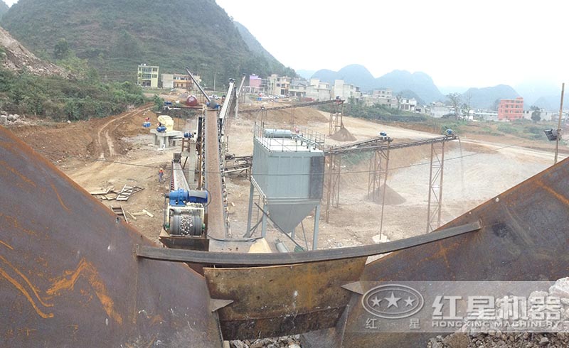 紅星用戶的機(jī)制砂生產(chǎn)線現(xiàn)場(chǎng)