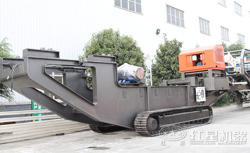 履帶式移動粗碎磕石機液壓驅動，更加智能高產