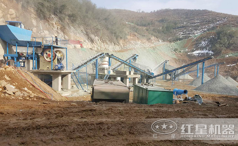 紅星用戶時產200噸的顎式磕石機粗碎現場