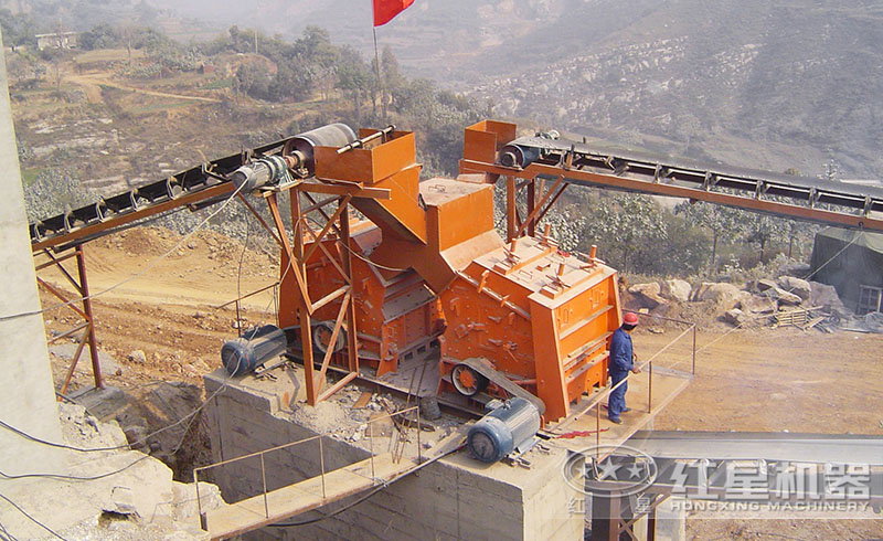 石子中碎設(shè)備—反擊式破碎機(jī)碎石現(xiàn)場