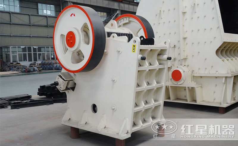 粗碎設(shè)備—顎式破碎機(jī)