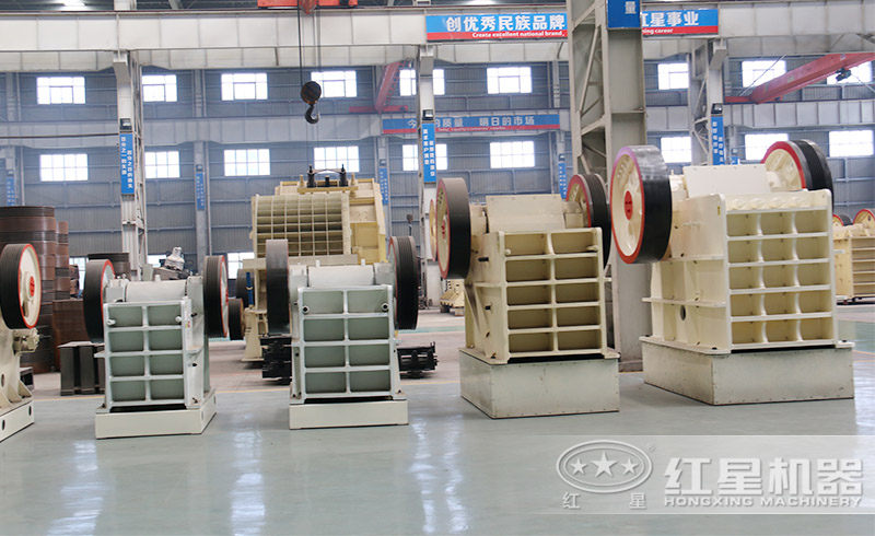 紅星砂石破碎機(jī)鑄造車間，多款機(jī)型現(xiàn)貨供應(yīng)