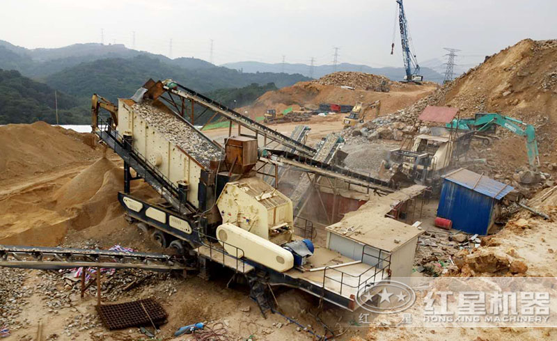 紅星用戶移動式破碎機(jī)碎石生產(chǎn)線現(xiàn)場