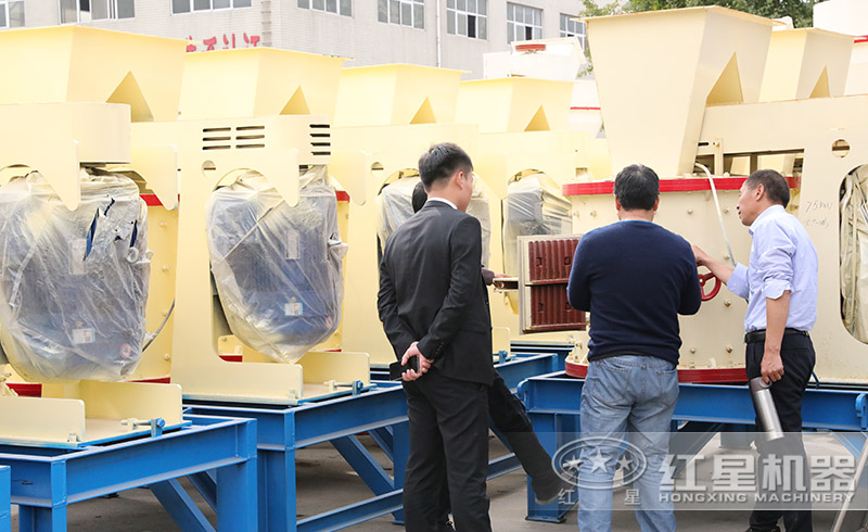用戶不遠千里來紅星廠區(qū)參觀了解砂石設備
