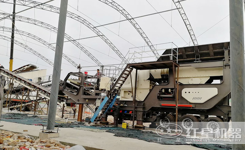 紅星用戶移動式建筑垃圾破碎現(xiàn)場