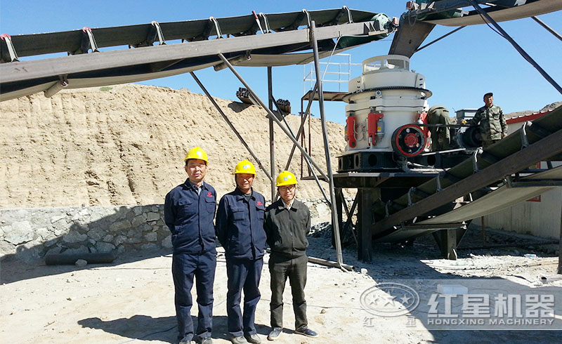 紅星技術(shù)人員深入用戶現(xiàn)場進行技術(shù)指導