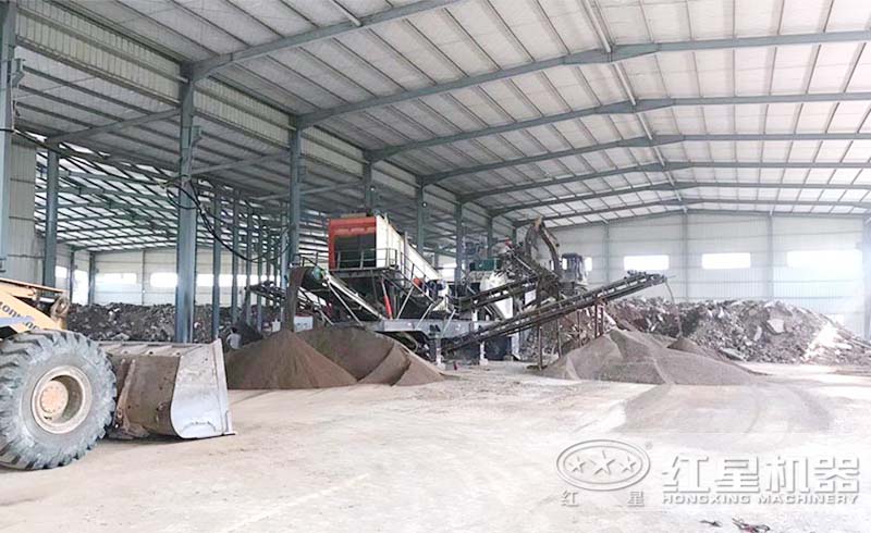 移動(dòng)式破碎機(jī)用于石料破碎生產(chǎn)更加智能便捷