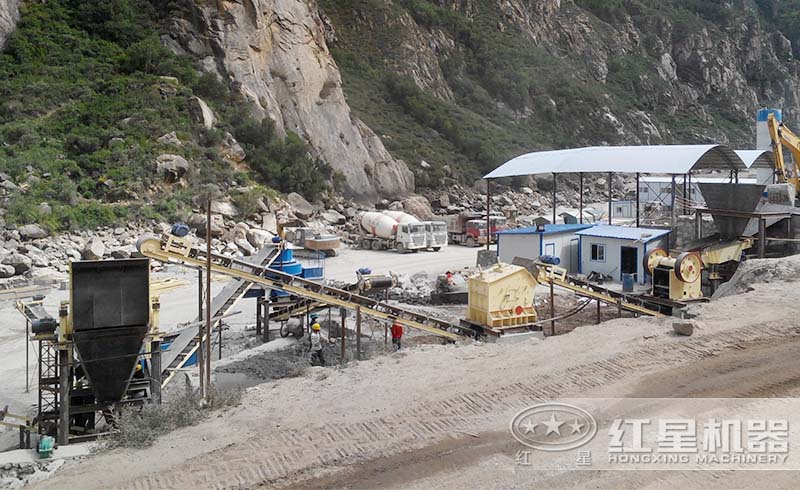 湖南用戶的山石打沙生產(chǎn)線：顎破+反擊破+制砂機(jī)