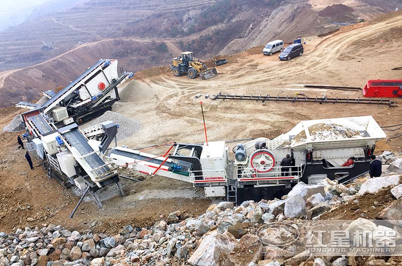 多臺履帶式移動破生產現場