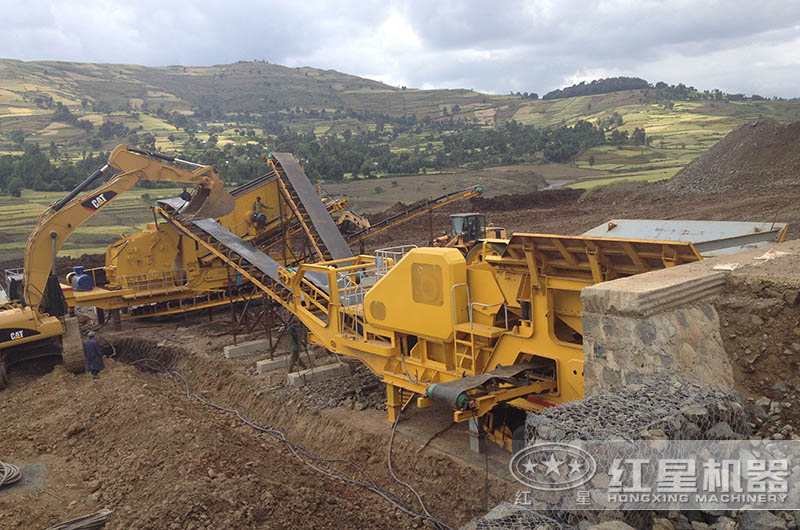 移動式破碎生產(chǎn)現(xiàn)場