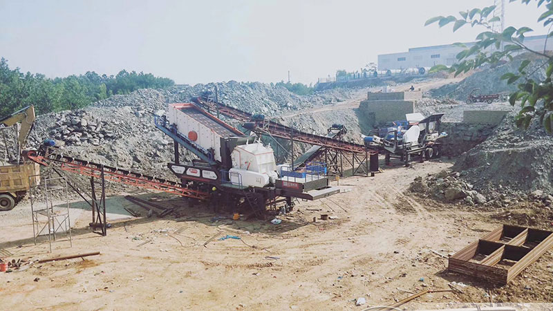 移動(dòng)破碎生產(chǎn)現(xiàn)場(chǎng)