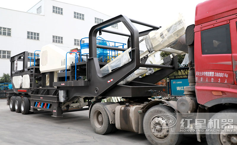 移動(dòng)式破碎機(jī)發(fā)貨現(xiàn)場(chǎng)圖