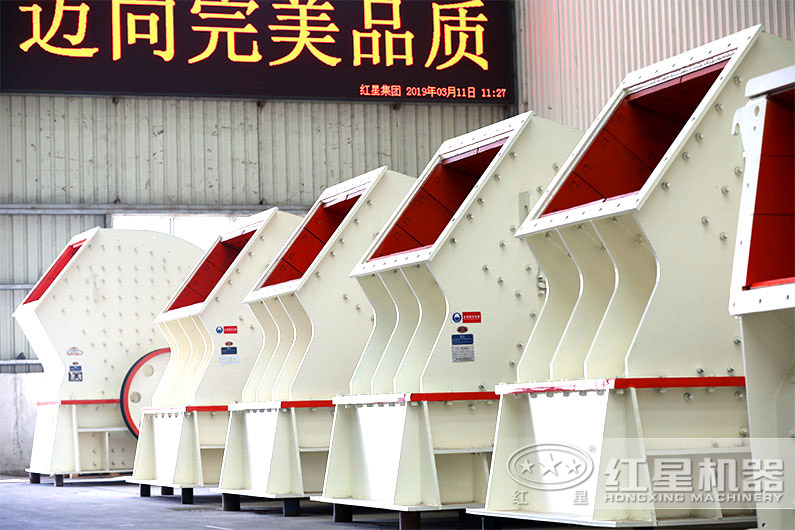 各種型號(hào)的錘式破碎機(jī)