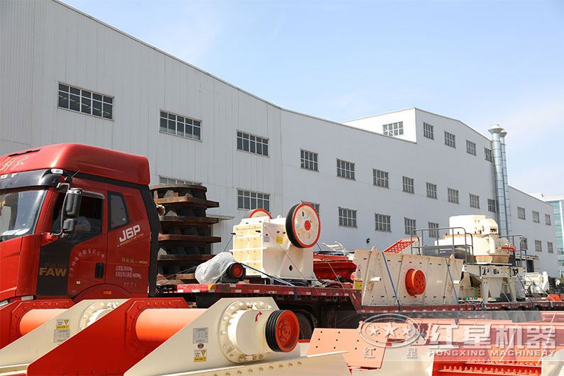 紅星全套制沙生產(chǎn)設(shè)備發(fā)貨現(xiàn)場