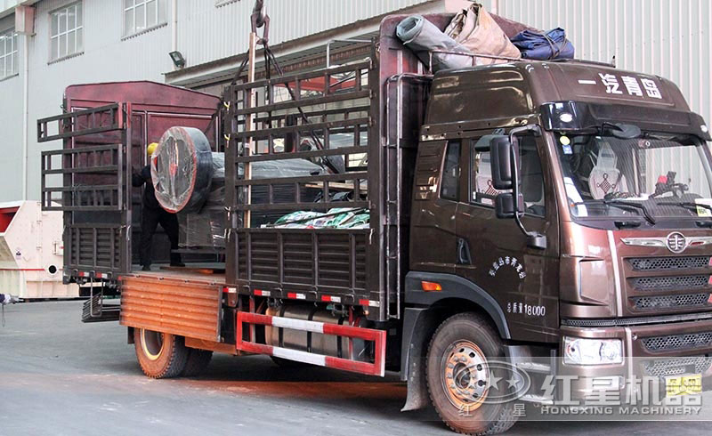 紅星石料破碎設(shè)備發(fā)貨現(xiàn)場