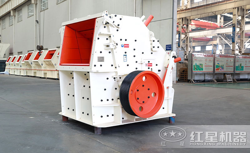 小型CI反擊式破碎機(jī)車間實(shí)拍