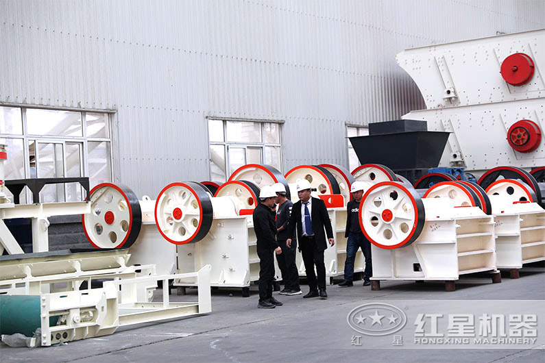 不同型號(hào)的PE顎破機(jī)