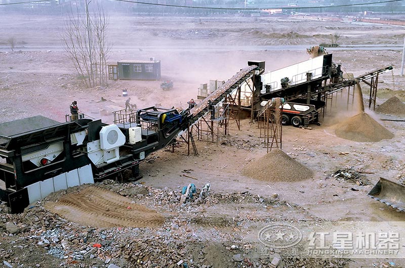 移動(dòng)式破碎生產(chǎn)現(xiàn)場(chǎng)