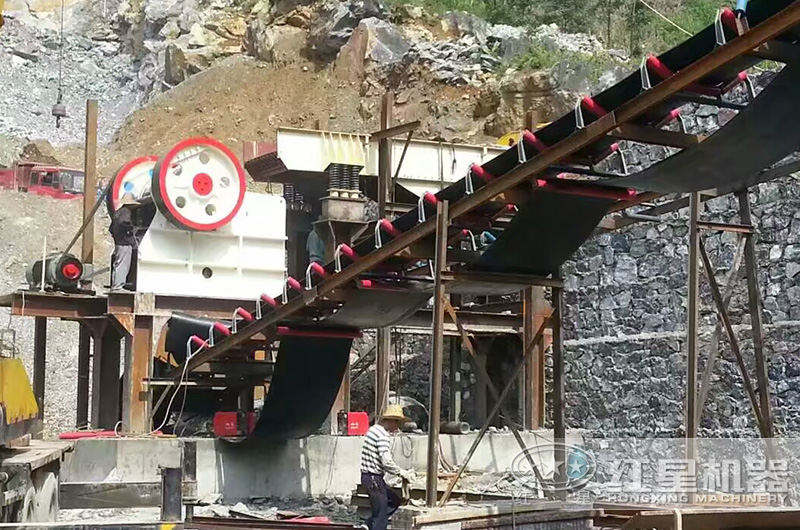 細(xì)碎顎式破碎機作業(yè)現(xiàn)場