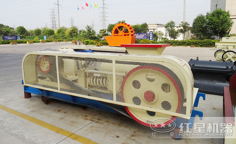 紅星對(duì)輥式煤矸石粉碎機(jī)風(fēng)采圖