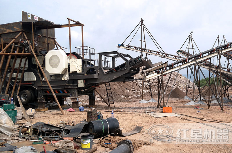 移動破碎機現(xiàn)場