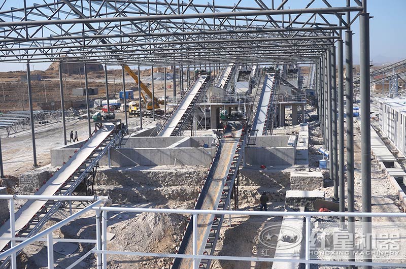 膠帶輸送機安裝現(xiàn)場