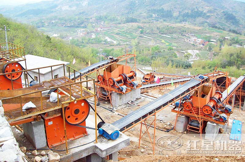 紅星顎式破碎機(jī)生產(chǎn)線現(xiàn)場，配置合理、高產(chǎn)運(yùn)行