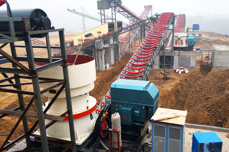 安裝完畢，準備投入生產(chǎn)的圓錐破碎機工作現(xiàn)場